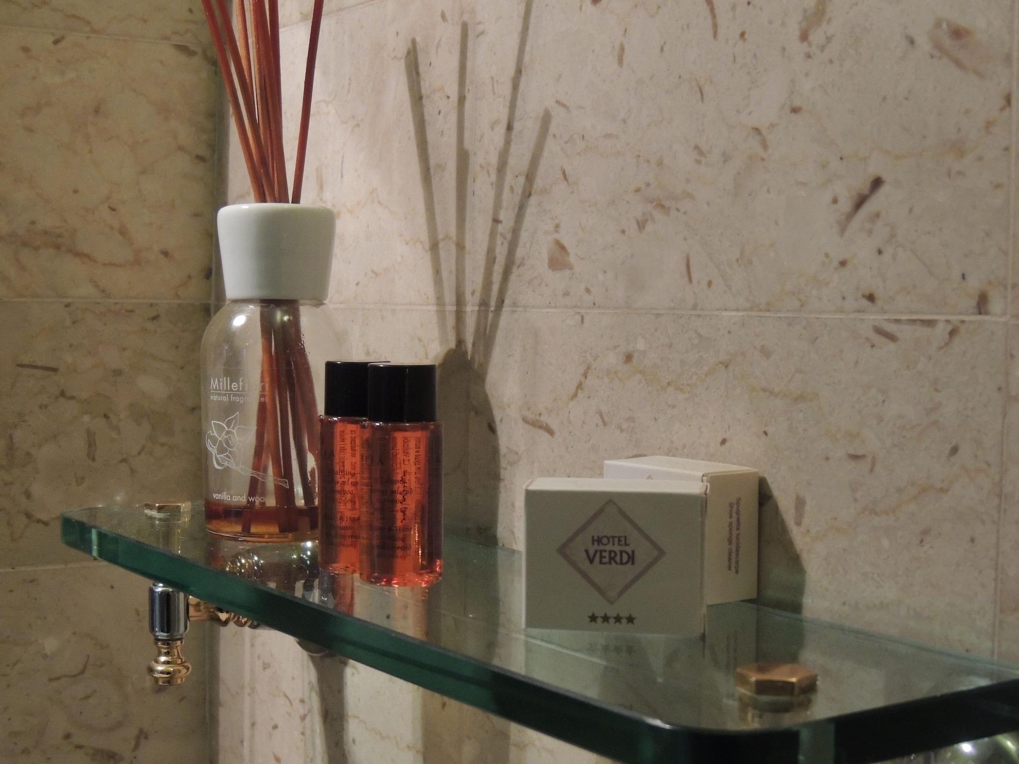 Hotel Verdi Boutique Hotel Парма Экстерьер фото