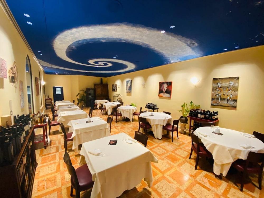 Hotel Verdi Boutique Hotel Парма Экстерьер фото