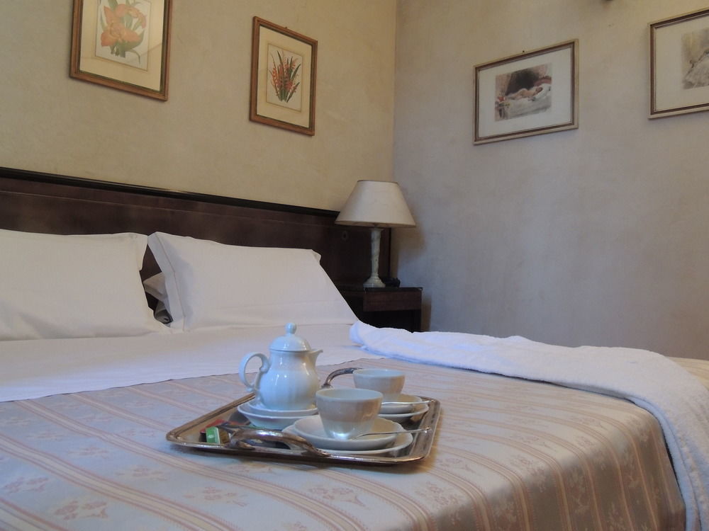 Hotel Verdi Boutique Hotel Парма Экстерьер фото